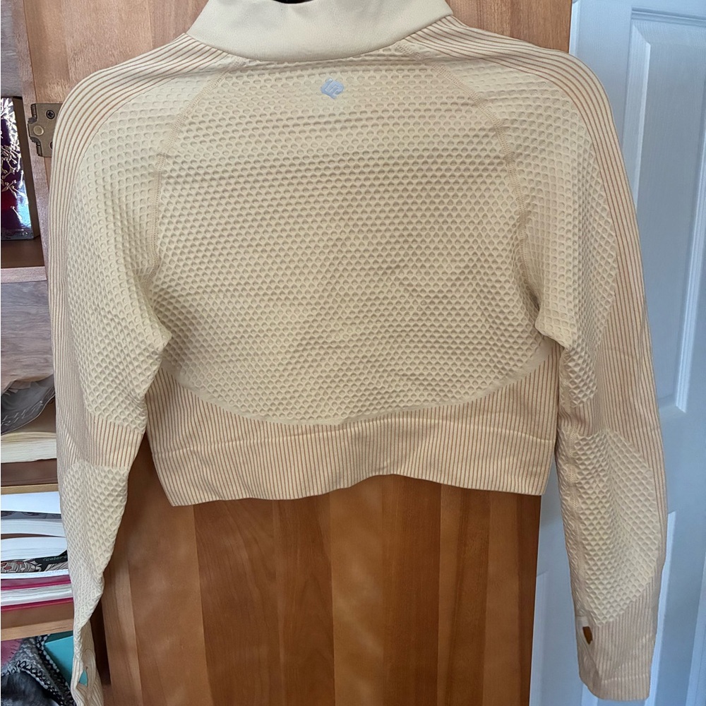 Cream Textured Cropped Jacket - Picture 3 of 6